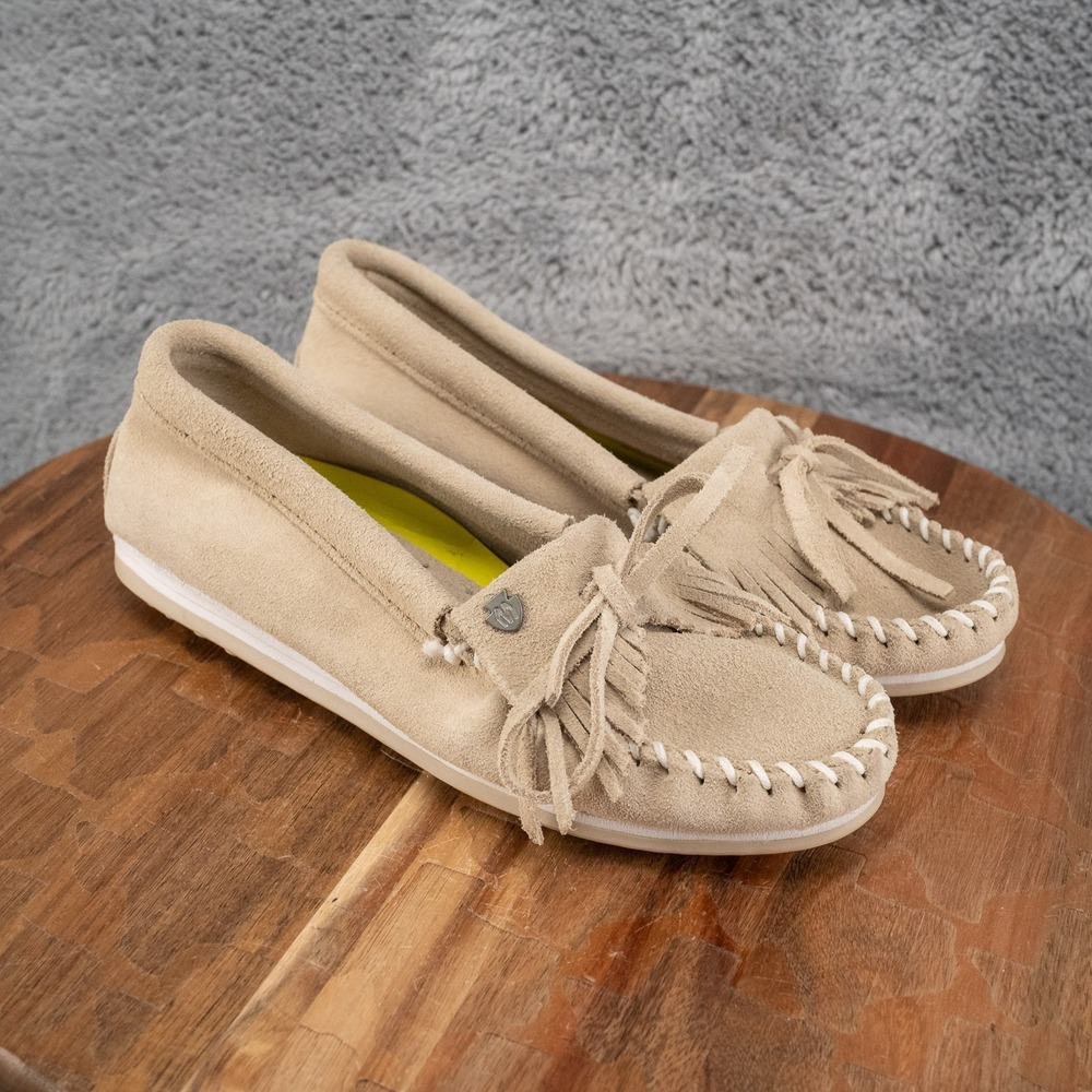 Minnetonka Women's Kilty Plus in Tan Size 5.5
